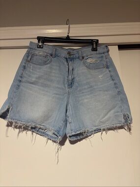 American Eagle High Rise Baggy Light Wash Denim Women's Frayed Hem Shorts